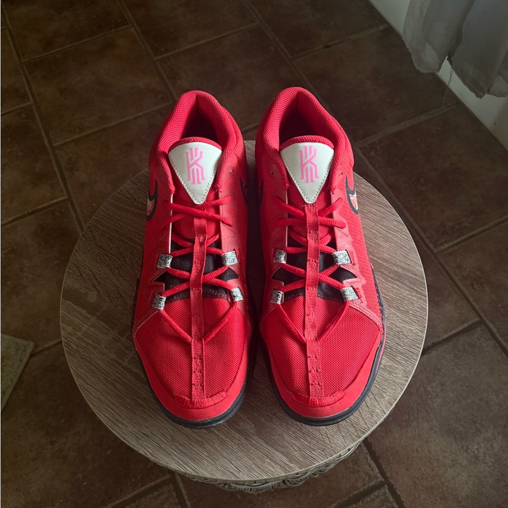 🔥 Nike Kyrie Flytrap 6 Basketball Shoes
Men’s Size 10 | Red/Black